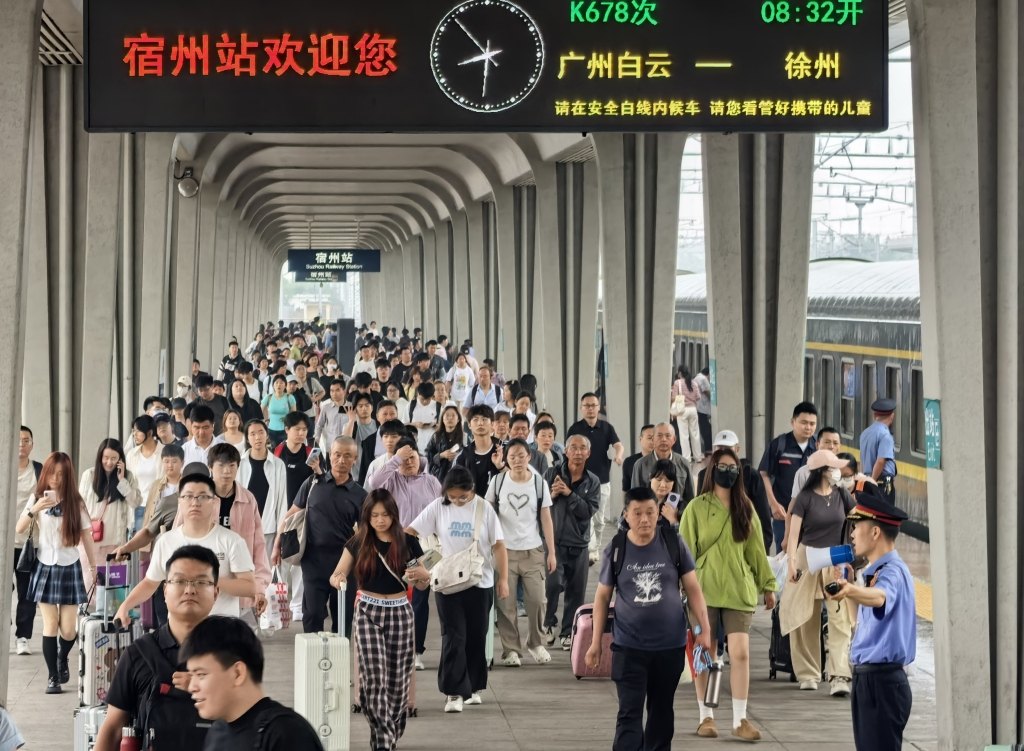 中秋节当天长三角铁路迎高峰 预计发送418万人次